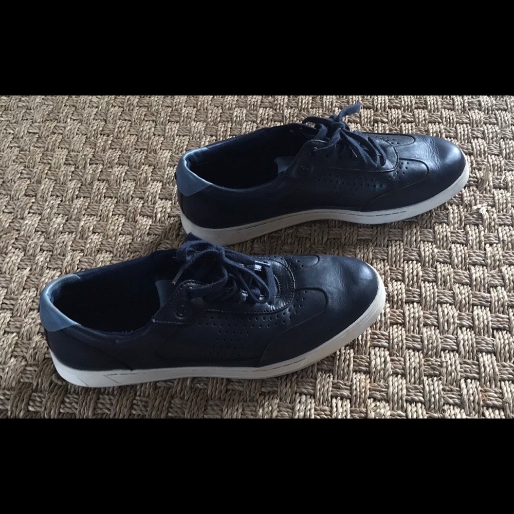Leather sneakers